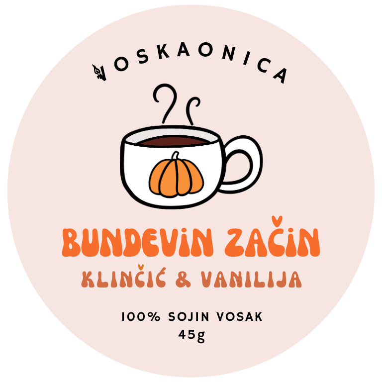 Šalica kave s motivom bundeve i bundevinim začinom.